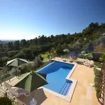 Luxurioese Privatvilla Mit Infinity-pool By Interhome *