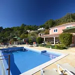 Luxurioese Privatvilla Mit Infinity-pool By Interhome