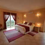 Luxurioese Privatvilla Mit Infinity-pool By Interhome