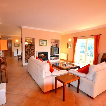 Сasa de vacaciones Luxurioese Privatvilla Mit Infinity-pool By Interhome