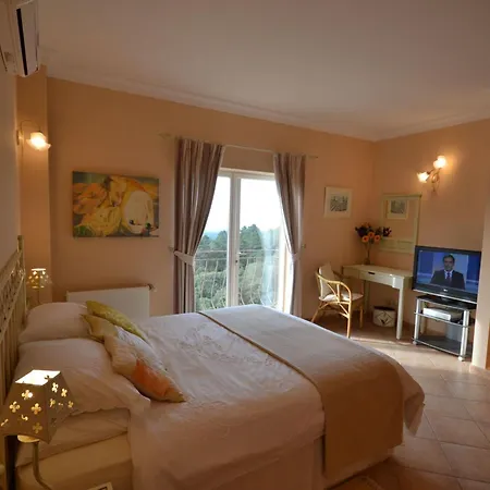 Luxurioese Privatvilla Mit Infinity-pool By Interhome *